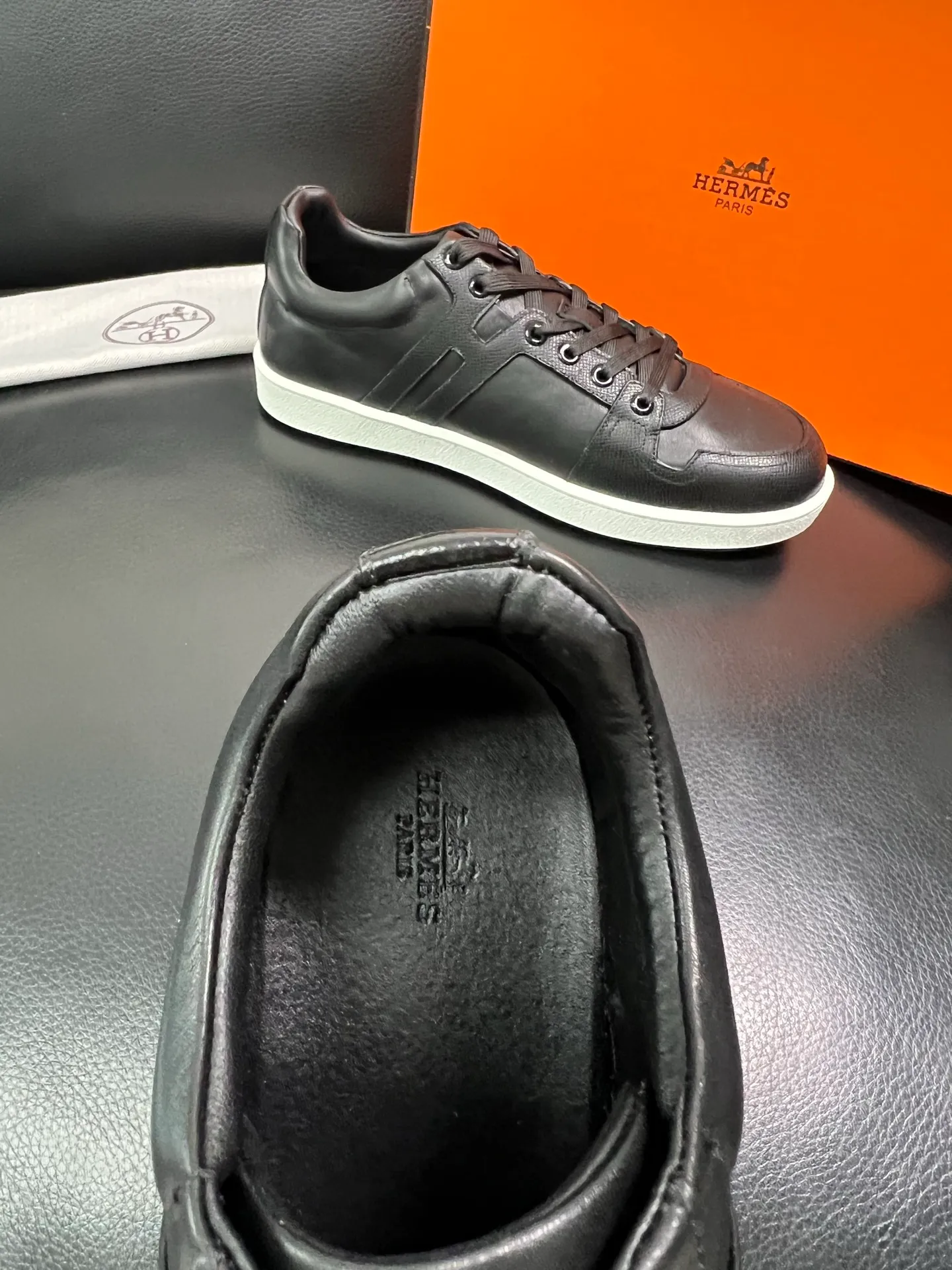 Men's shoes 💰700 Hermes Top Purchasing Agent Hermes counters are on sale at the same time with original factory configuration, original cowhide fabric imported from Italy, high-quality splicing technology, fully imported water-dyed cowhide lining, soles: original soles specially provided by the original factory are super comfortable, the original factory and single goods are of high quality, welcome to compare at the same time at the counter, code number 38-44 (customized 45 46) 85851